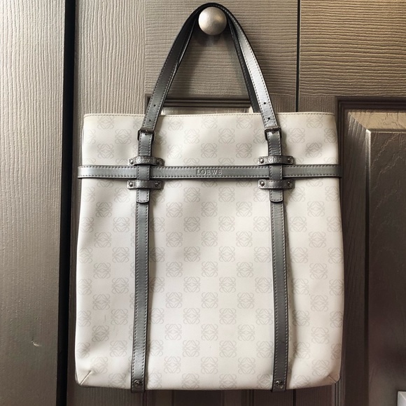 Loewe AUTHENTIC 2007 Anagram White Metallic Silver PVC Shopping Tote Bag - Picture 4 of 16